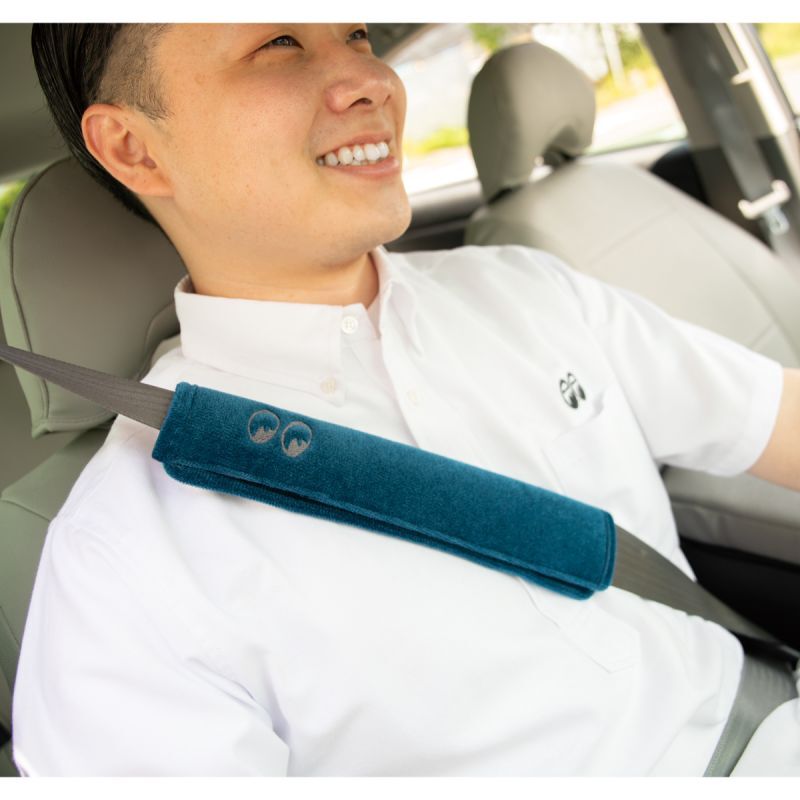 MOONEYES Velour Seat Belt Cushion