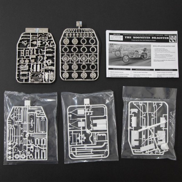 Photo6: 1/25 MOONEYES Dragster Plastic Model Kit (6)