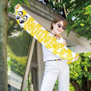 Photo: MOON Checker Muffler Towel