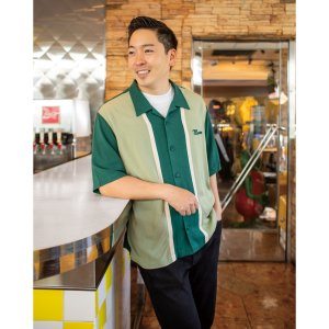Photo: MOON Equipped Two-tone Bowling Shirt