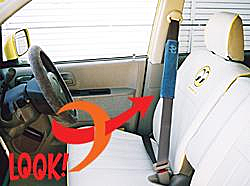 Photo: MOONEYES Velour Seat Belt Cushion