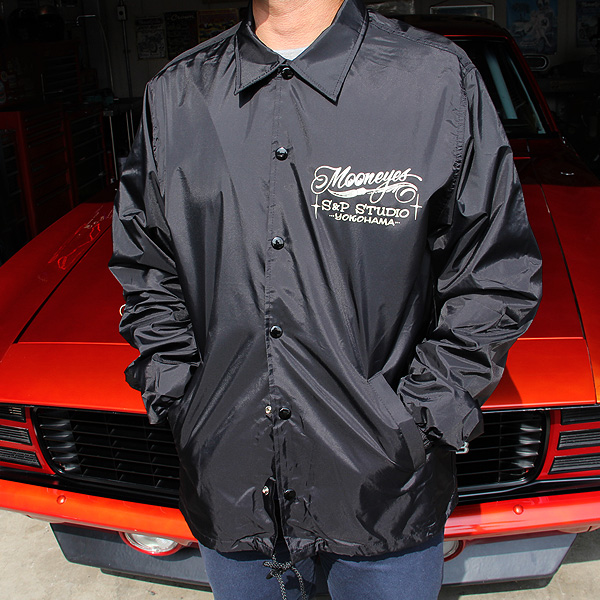 Photo: MOON Signs & Pinstriping Studio Windbreaker